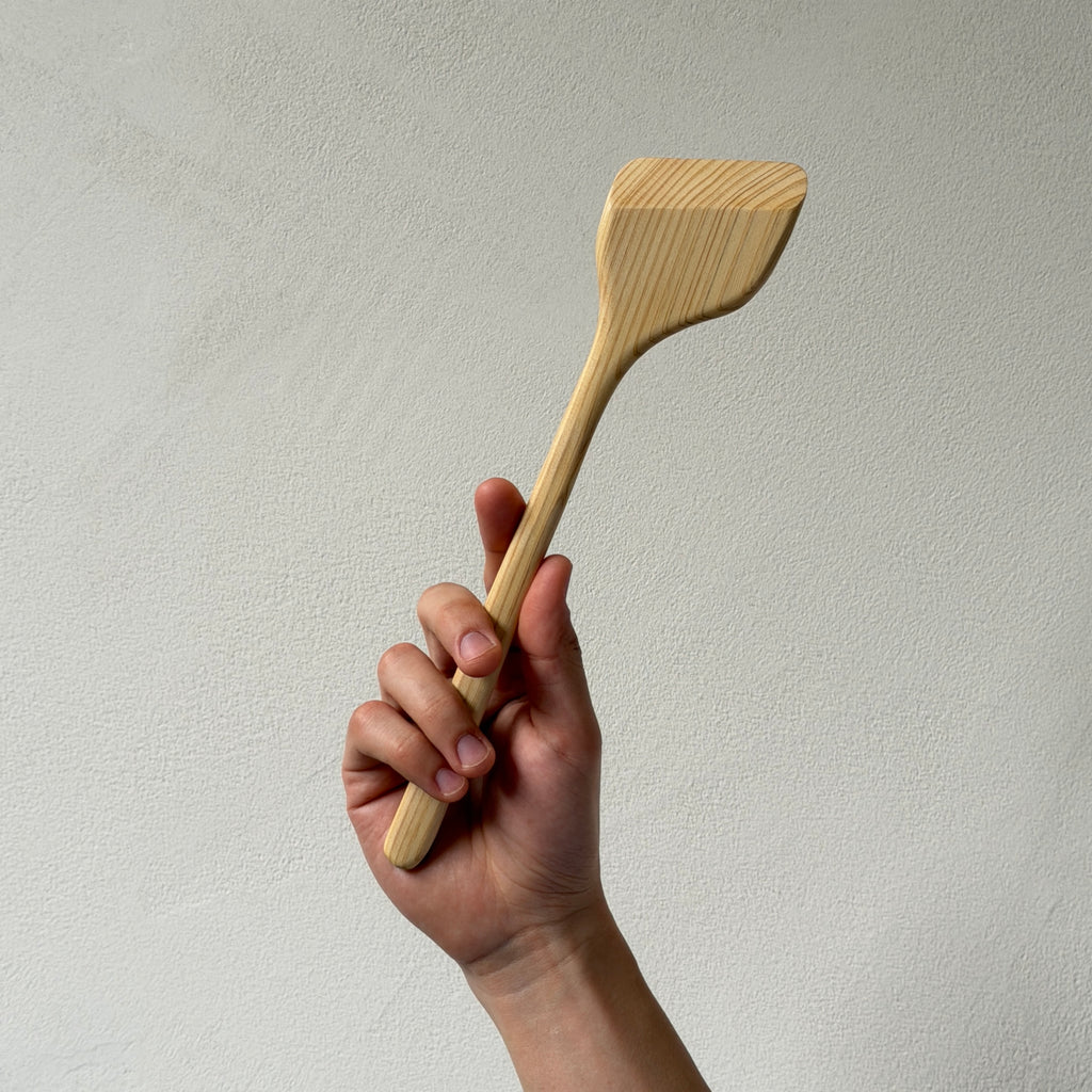 HELPFUL ITEMS Spatula