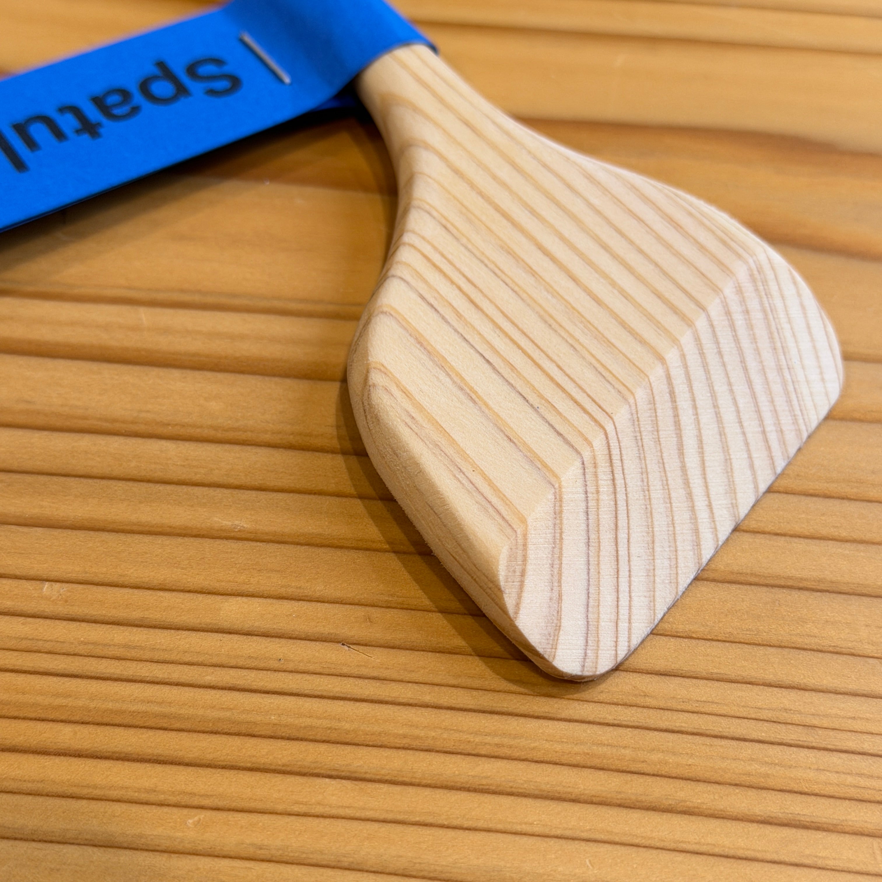 HELPFUL ITEMS Spatula